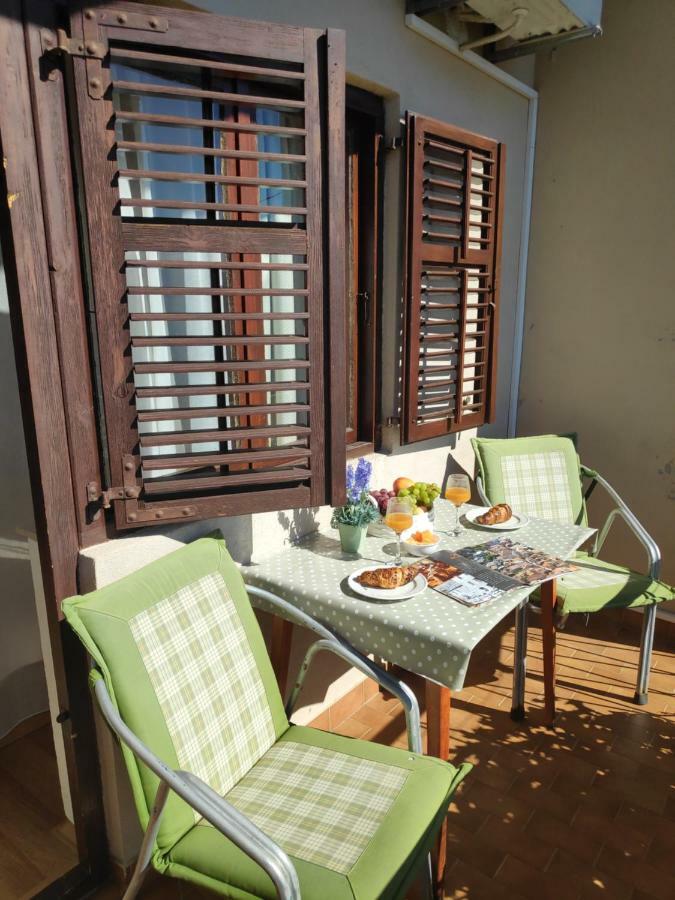 Apartments Niko Омиш Экстерьер фото