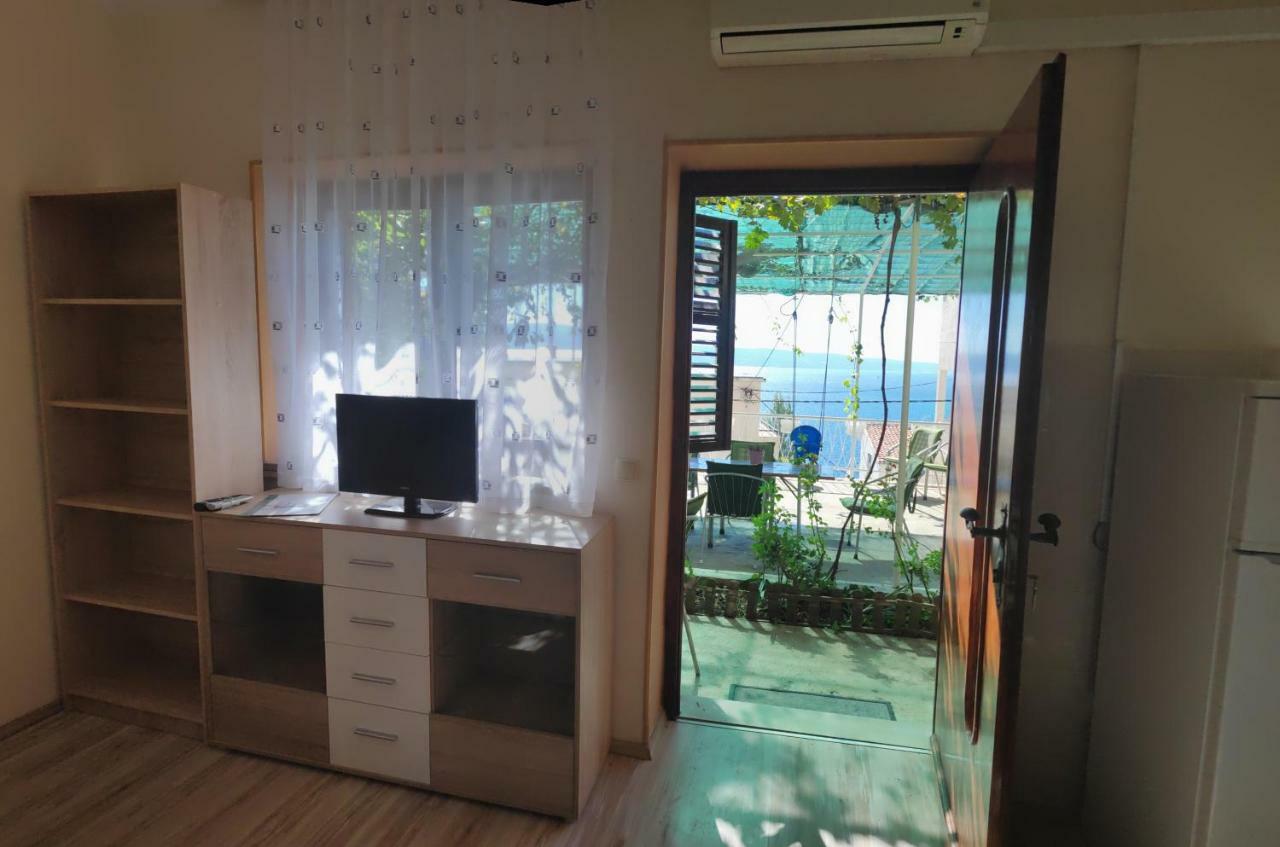 Apartments Niko Омиш Экстерьер фото