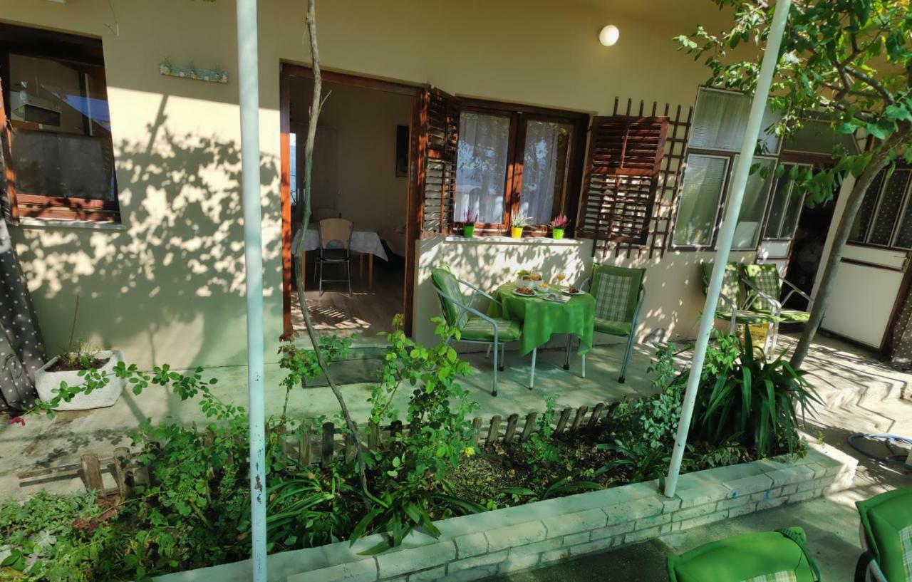 Apartments Niko Омиш Экстерьер фото