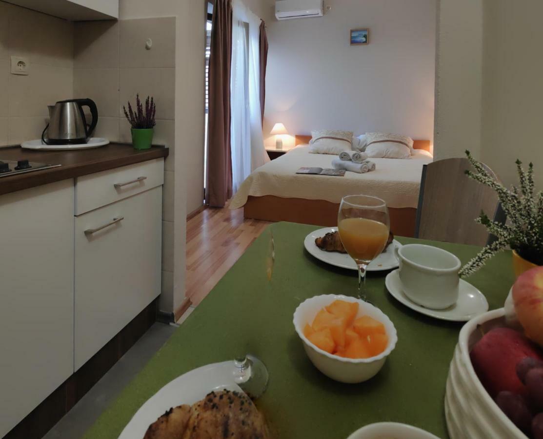 Apartments Niko Омиш Экстерьер фото