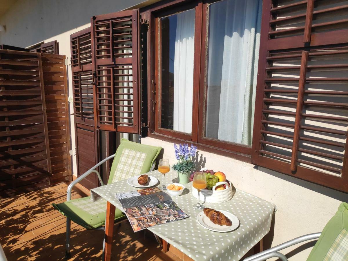 Apartments Niko Омиш Экстерьер фото